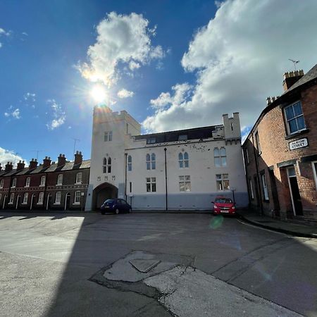 Chester Stays - Best Value Apartment With Free Parking In The Heart Of 체스터 외부 사진